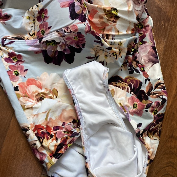 Azura swimsuit - Picture 4 of 7